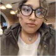 Profesora que imparte clases de matemáticas a todas las edades