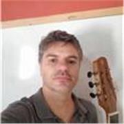 Dou aulas de violão popular e clássico, nivel básico ,intermediário e avançado