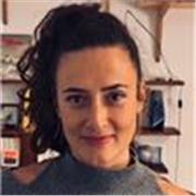 Professeur de français en ligne, diplômée en Sciences Humaines. 