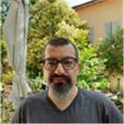 Docente, laureato in Scienze Politiche (vecchio ordinamento), offre lezioni di italiano, storia, geografia e sociologia