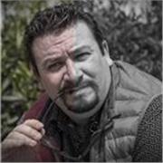 Fotografo professionista con più di 30 anni di esperienza, buona capacità di linguaggio e con esperienza di corsi di fotografia impartisce lezioni di fotografia a 360°