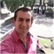 Maestro de apoyo escolar para jóvenes de nivel bachillerato