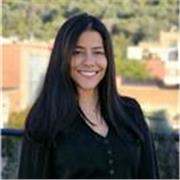 Profesora de apoyo escolar especializada en enseñanza al nivel adecuado de lectura y matemáticas, aprendizajes fundamentales