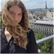 Profesora de inglés, con una formación académica completa en inglés, que ofrece clases en línea o presenciales.