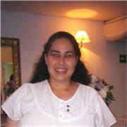 Olá! Meu nome é Celize. Sou professora de língua portuguesa e inglesa