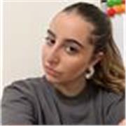 Studentessa per aiuto compiti e ripetizioni