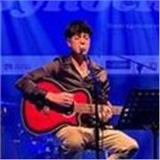 Hola soy Aaron y doy clases particulares de piano si estais interesados adelante:)