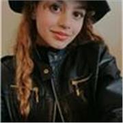 Profesora de preescolar para refuerzo de niños y niñas