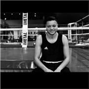 Ancienne boxeuse professionnelle donne des cours de remise en forme