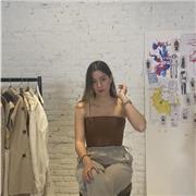 Doy clases de diseño de moda tanto creativo como técnico y de historia del arte