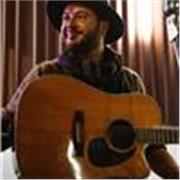 Se vuoi imparare a suonare la chitarra o scrivere canzoni in modo autentico, costruiremo insieme un percorso su misura per te! 