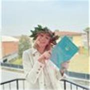 Laureata in scienze linguistiche e letterature straniere impartisce lezioni di lingua inglese