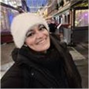 Soy una persona sociable, viajera, Ingeniera comercial de profesión,  con ganas de aprender y enseñar español a niños , adolescentes y adultos , intercambiando culturas y experiencias en diferentes países.