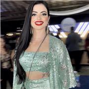 Professa de Inglês nivel C1, morei 11 anos nos Estados Unidos, fiz faculdade no Valencia Community College em Orlando, e estudei 6 meses na Havard extension school em Cambridge, fui professora na Wizard by Pearson por 6 anos