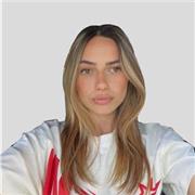 Offro lezioni private a bambini delle scuole elementari e medie per spronarli e aiutarli nella loro formazione.