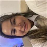 Me definí como una profesora con alto compromiso con la enseñanzas y me encanta hacerlo tengo ese don , ellos son un pilar y mis 