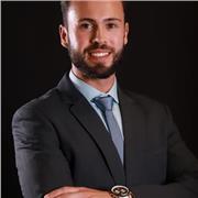 Aprender um novo idioma é muito mais do que estudar, é mergulhar em novas culturas! Sou professor de idiomas, apaixonado por ensi