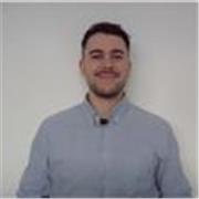 Tengo un grado en Relaciones Internacionales y soy Portugués, podría dar clases a cualquier persona que ya pueda aprender. 