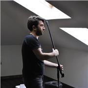 Clases de guitarra clásica o eléctrica, lenguaje y análisis musical, historia de la música, composición y producción musical, improvisación/jazz.