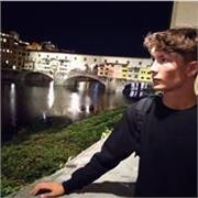 Studente diplomato al liceo classico e laureato in storia impartisce lezioni di latino, greco e qualsiasi materia umanistica