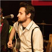 Songsmith provides online guitar tuition specialising in using the guitar as tool for songwriting