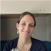 Infirmière depuis 10 ans, je donne des cours de soutien scolaire primaire et collège.