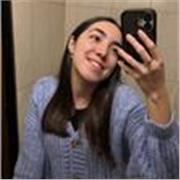Profesora que se adapta a personas de todas las edades