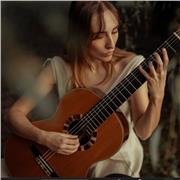 Diplomata in chitarra Classica impartisce lezioni di chitarra in presenza