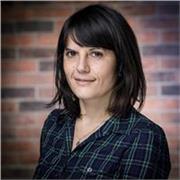 Profesora de inglés cualificada con más de 10 años de experiencia, imparte cursos de conversación online. 