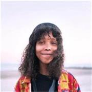  Ton Copilote locutrice native, polyglotte, qualifiée en communication et influence