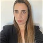 Profesora titulada de inglés con más de 9 años de experiencia. 