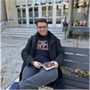 Profesor. Especialidad de Historia e Historia del Arte. 