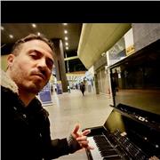 Offro lezioni di chitarra semplici e dirette per imparare a suonare lo strumento in maniera efficace e senza perdite di tempo