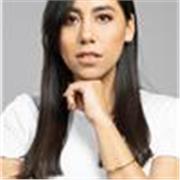 Maestra de inglés especializada en artes, actuación y dicción. Aprende español haciendo monólogos y traduciendo canciones