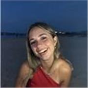 Diplomata in Relazioni Internazionali per il Marketing, studentessa universitaria di Business Economics.