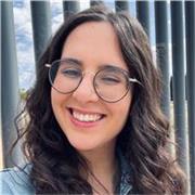 Profesora nativa de inglés dando clases inmersivas y de conversación para todos los niveles