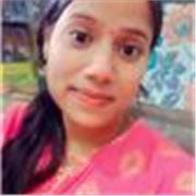 English tutor providing lessons to students based on their educational needs