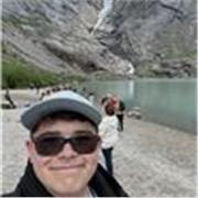 I’m a positive person who would love to help people pass there English literature GCSE