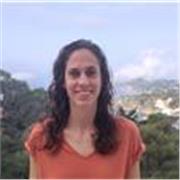 Professora de piano per a adults, de nivell principiant i intermig.