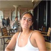 Profesora políglota con conocimientos en diversas áreas educativas