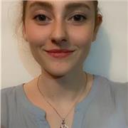 Deutsch-Tutorin, die Kinder bis einschließlich der 10. Klasse unterrichtet