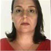 Professora de Direito com experiência prática, 10 especializações e mestrado em Direito em andamento