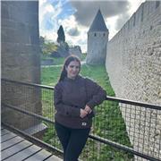 Profesora de inglés con 3 años de experiencia ofrece clases online y presenciales (cerca de Bilbao). Para varios niveles y edades