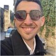 Profesor titulado en Filología Hispánica, con experiencia en el Centro Lingüístico de Ateneo y varios centros de secundaria.