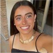 Me defino como una persona muy sociable, resolutiva, con mucha paciencia y buen explicando la materia