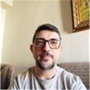 Profesor de inglés focado en conversación y pronuncia. 