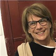 Profesora de matemáticas con más de 30 años de experiencia en clases para adolescentes y adultos