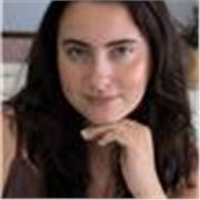 Estudiante de último curso de Lengua y literatura castellana. Soy responsable y tengo buen trato con los niños. 