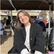 Ragazza universitaria offre ripetizioni online individuali a bambini e bambine delle scuole medie per qualsiasi materia!