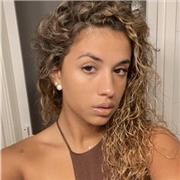 Profesora de idiomas imparte clases particulares a niños